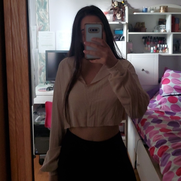 Ribbed Notched Raw-Cut crop top - Picture 3 of 4